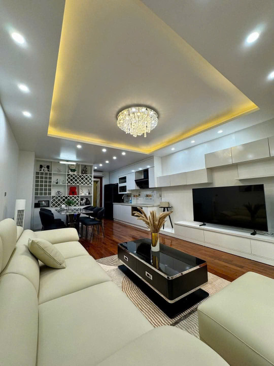 BÁN NHÀ PHÂN LÔ NGUYỄN VĂN HUYÊN, ÔTÔ TRÁNH, KINH DOANH BẤT CHẤP, 56M2 CHỈ 18 TỶ