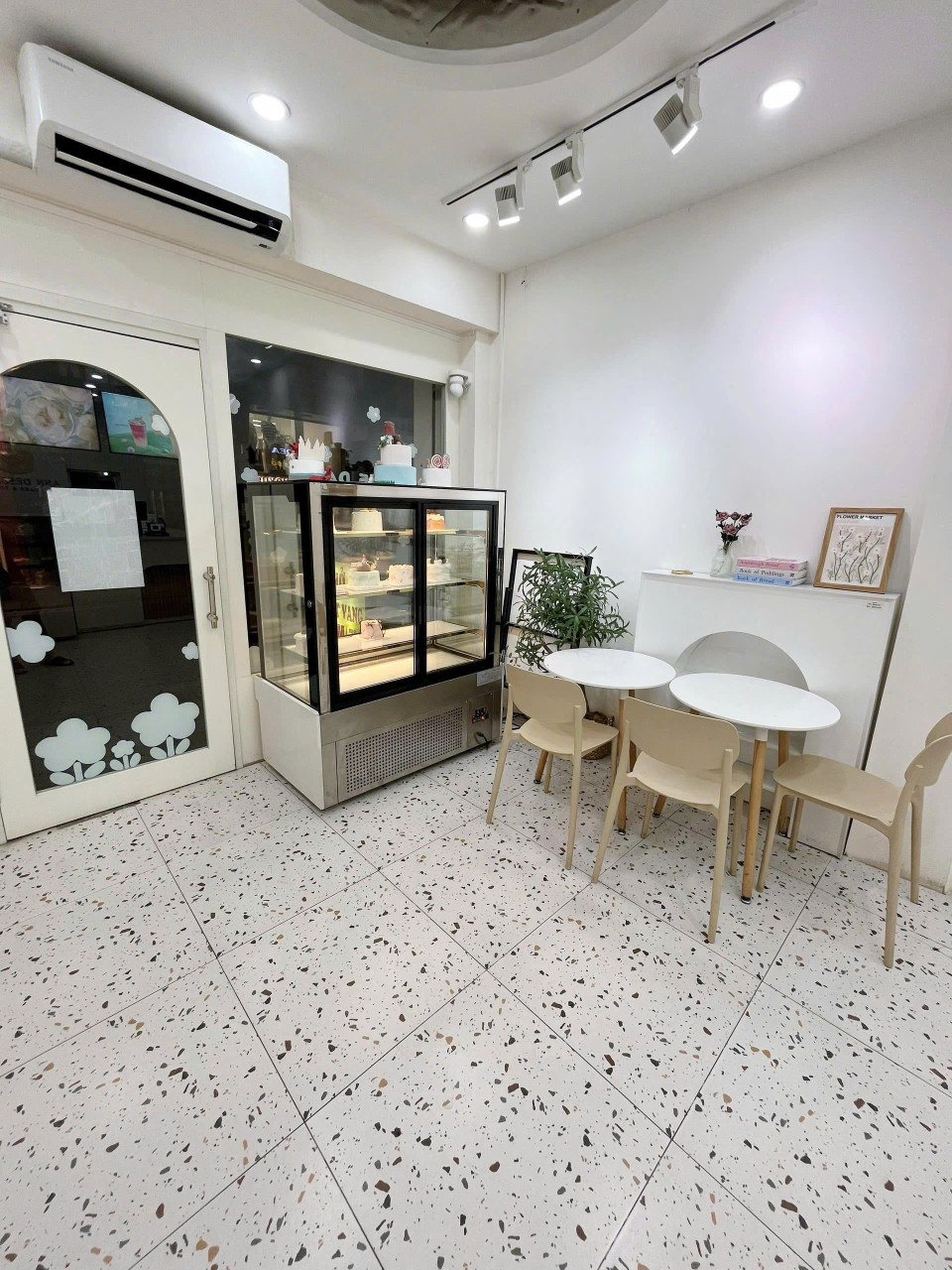 SANG NHƯỢNG CỬA HÀNG VỊ TRÍ ĐẸP TẠI CHÙA LÁNG