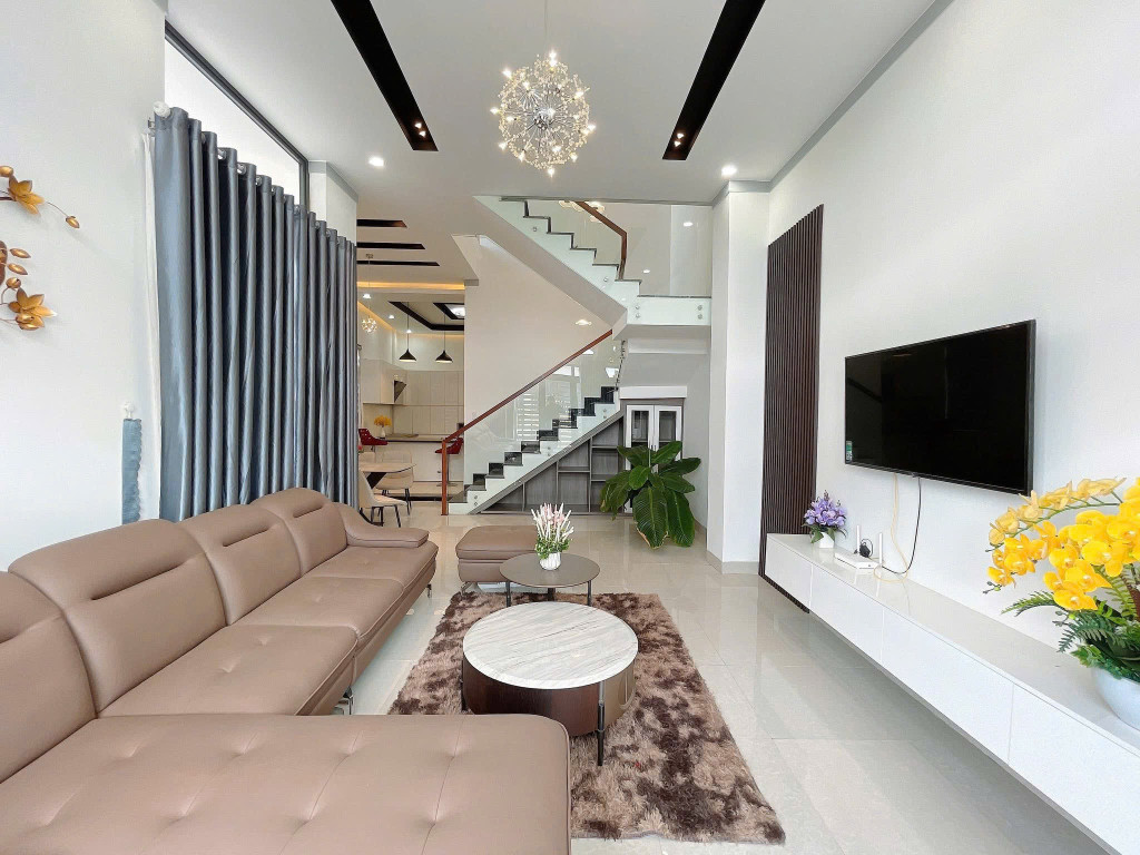 SIÊU PHẨM NHÀ YMOAN GÓC 2 MẶT TIỀN 433