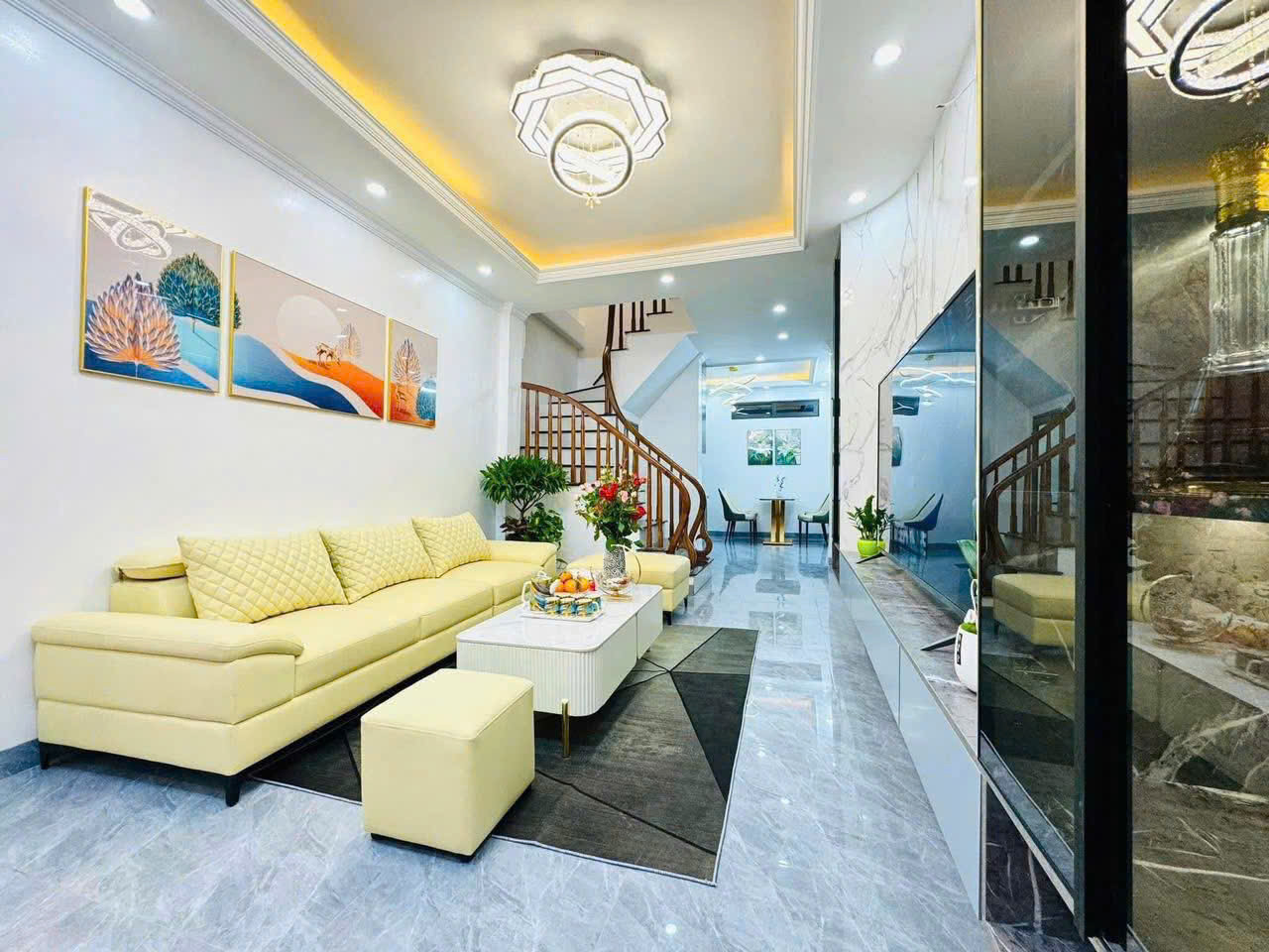 Cho thuê nhà nguyên căn mới kinh koong ngõ 69 Hoàng Văn Thái, 40m2 x 4 tầng, 5 PN, 16 Triệu