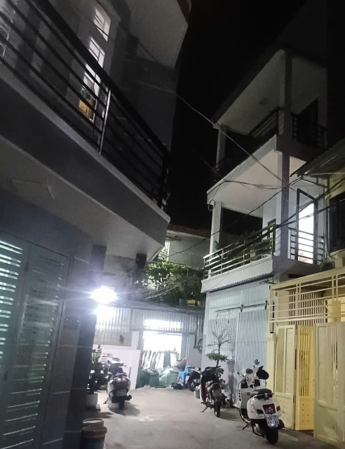 Nhà hẻm 4m - 3 tầng - 4 * 16m - 4pn - kế khu phúc hợp Lacasa Phú Thuận - chỉ 5.5 tỷ