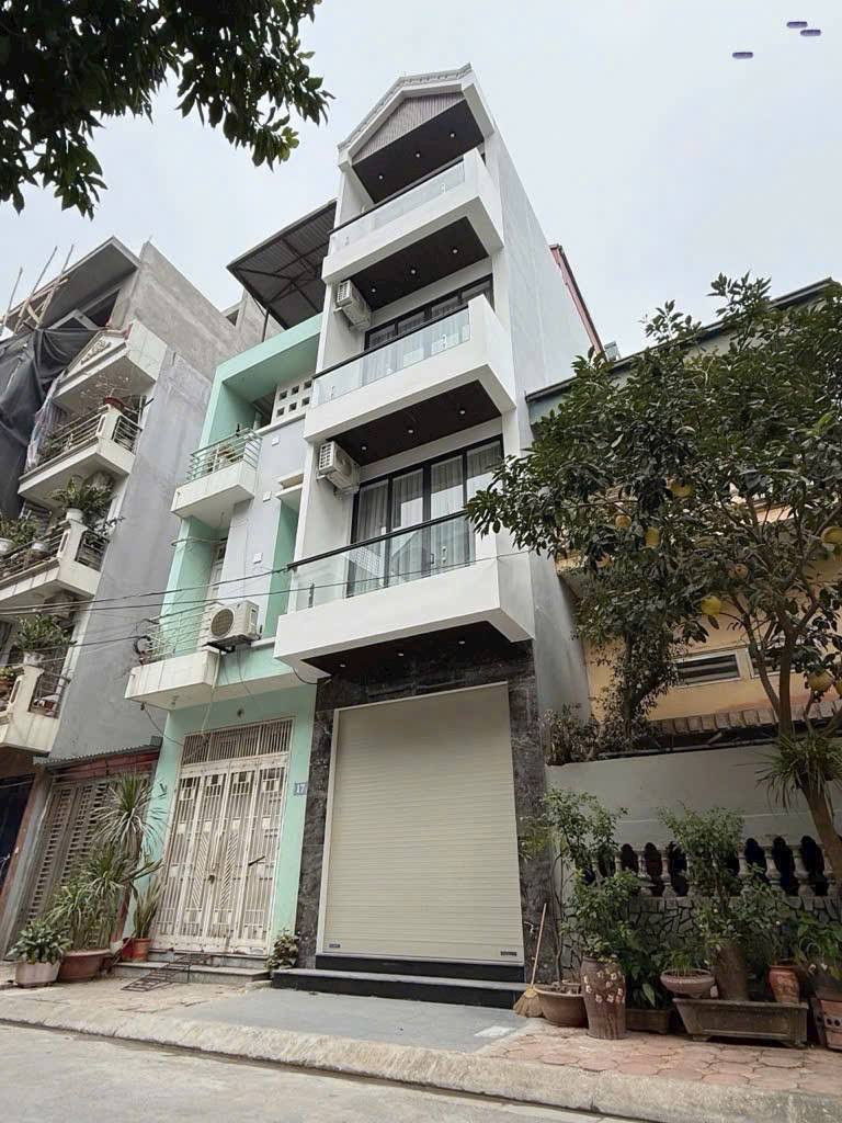 Bán nhà cv Ngọc Thuỵ, khu phân lô giáo viên. 40m x 4T oto tránh, vỉa hè. Chỉ hơn 11 tỷ. LH 0936123469