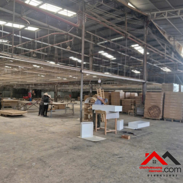 Cho thuê nhà xưởng 2.100m²  Uyên Hưng Tân Uyên Bình Dương – PCCC đầy đủ, sơn treo, container ra vào, giá 120tr/tháng