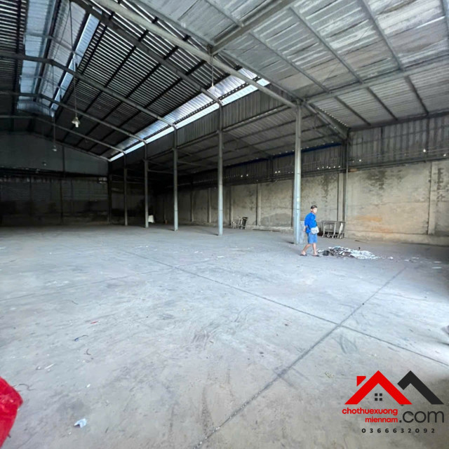 Cho thuê kho xưởng Định Hòa, Thủ Dầu Một, Bình Dương – 800m², đường xe công, có văn phòng, giá 35tr/tháng. Liên hệ: Chothuexuongmiennam.com - 0366632092
