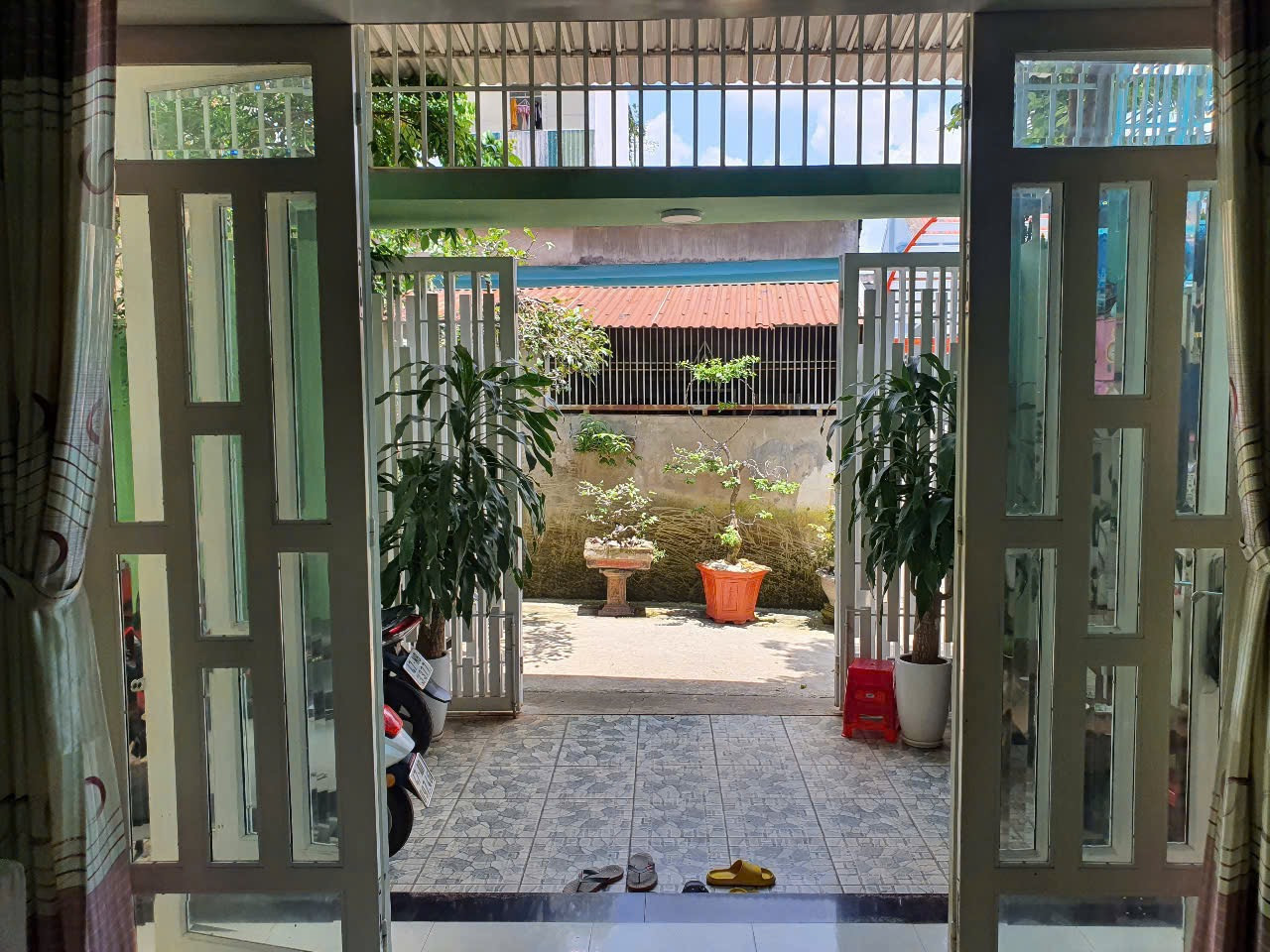 NHÀ HẺM 102 NGUYỄN TẤT THÀNH GIÁ HẠT DẺ