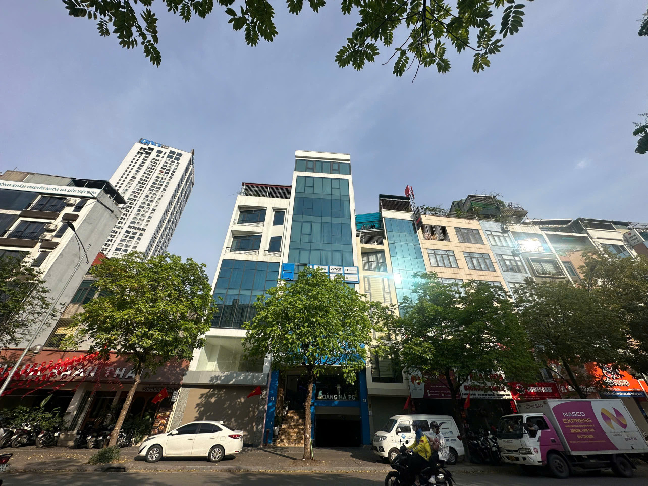 (Tin thật 100%) Bán tòa Bulding - VP 2 mặt tiền 105m2 x 8T ở mặt phố Quan Hoa - Cho thuê 2,5 tỷ/năm