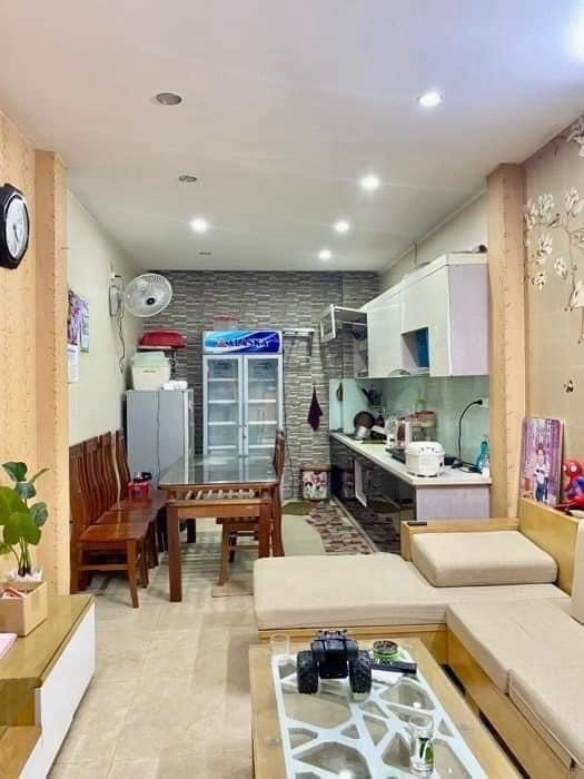 NHÀ PHỐ 8/3 – NGỒI TRUNG TÂM, ĐỨNG GẦN TIỆN ÍCH!