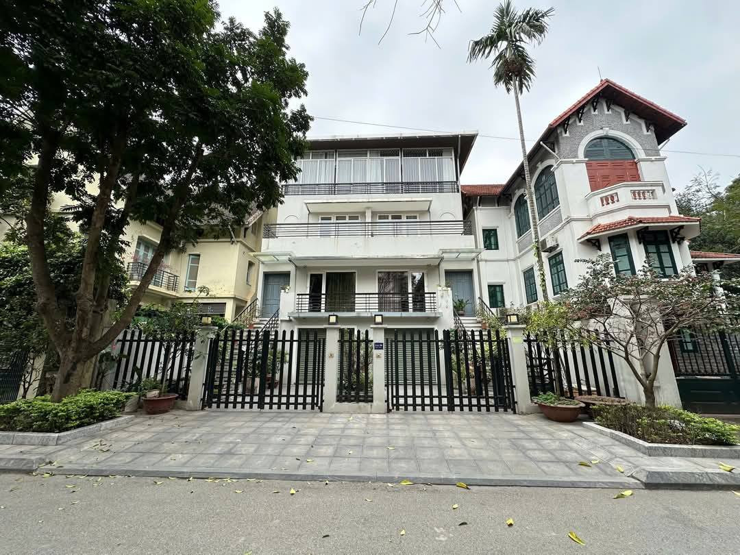 Bán gấp Siêu Biệt Thự Bán Đảo Linh Đàm 254m, 4Tầng, MT 12m 67 Tỷ, Khu Vip Đáng Sống