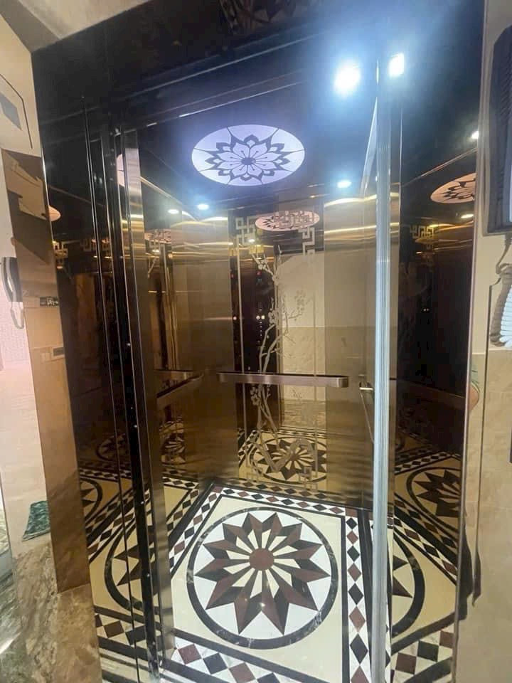 Âu Dương Lân Nhà Mặt tiền, P3 Q8  (p.Rạch Ông)- Mặt tiền- thông tứ tung. 150 m2