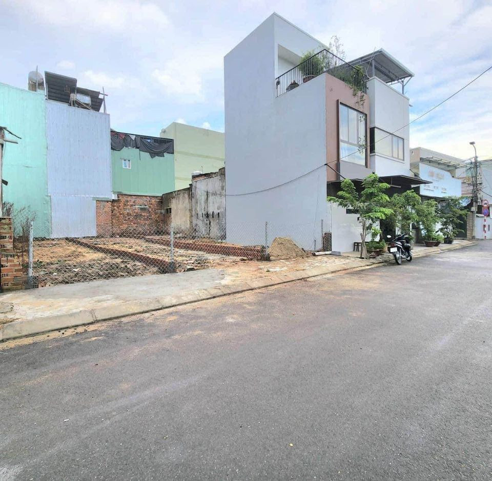 Đại Hạ Giá-Đất 2 mt,gần bên Nguyễn thị Minh Khai-TT Ma Lâm-Hàm Thuận Bắc-DT 420m2TC