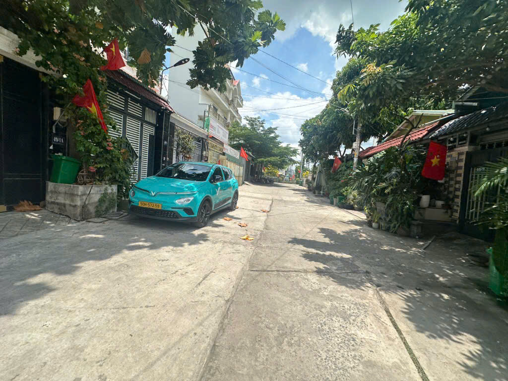 🌈Chính chủ chưa qua đầu tư 🏘️
🍀Nhà Thạnh Lộc 37 ngang khủng 5m 1 trệt 1 lầu 1 tum- hẻm 8m- nhỉnh 5 tỷ💵
✅Diện tích ngang 5m x 22m hoàn công 1 trệt 1 lầu 1 tum- 3PN 3WC- Giếng trời- Sân thượng trước sau
✅Vị trí hẻm 1 trục TL 37 cách MT 50m
✅Cách Hà Huy Giáp