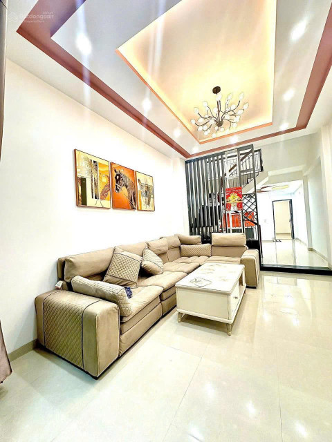 Nhà đẹp giá hời chỉ 1.95 TỶ ngay mặt tiền Nguyễn Hữu Tiến, Tân Phú, 3 tầng 3 phòng ngủ, Cách Aeon Tân Phú 5 phút
