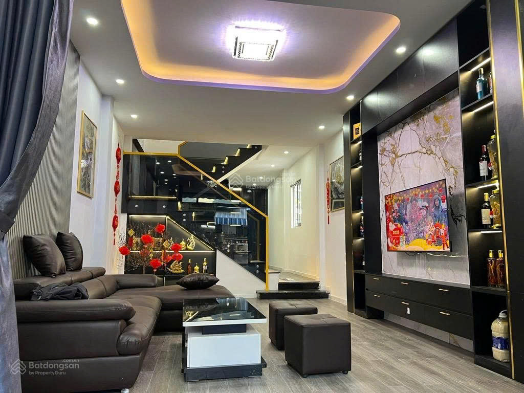 Nhà ngộp ra nhanh 2.55 TỶ, 3 tầng 4 phòng ngủ, ngay MT Nguyễn Hữu Dật, Tân Phú, Sổ riêng, Có sẵn dòng tiền cho thuê