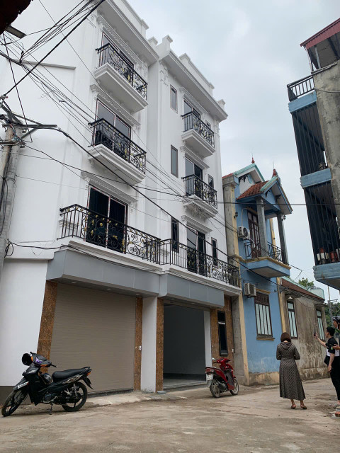 3.55 Tỷ Lô Góc - 2 Thoáng - Oto Cách Nhà 2 Bước Ngay Gần Chợ Phượng - Phụng Châu