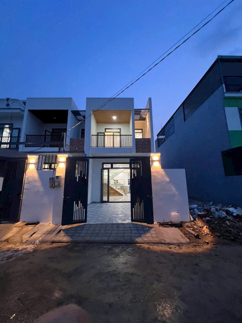 Nhà lầu ngay ngã tư bến cá xã Tân Bình - Vĩnh Cửu giáp tp Biên Hòa