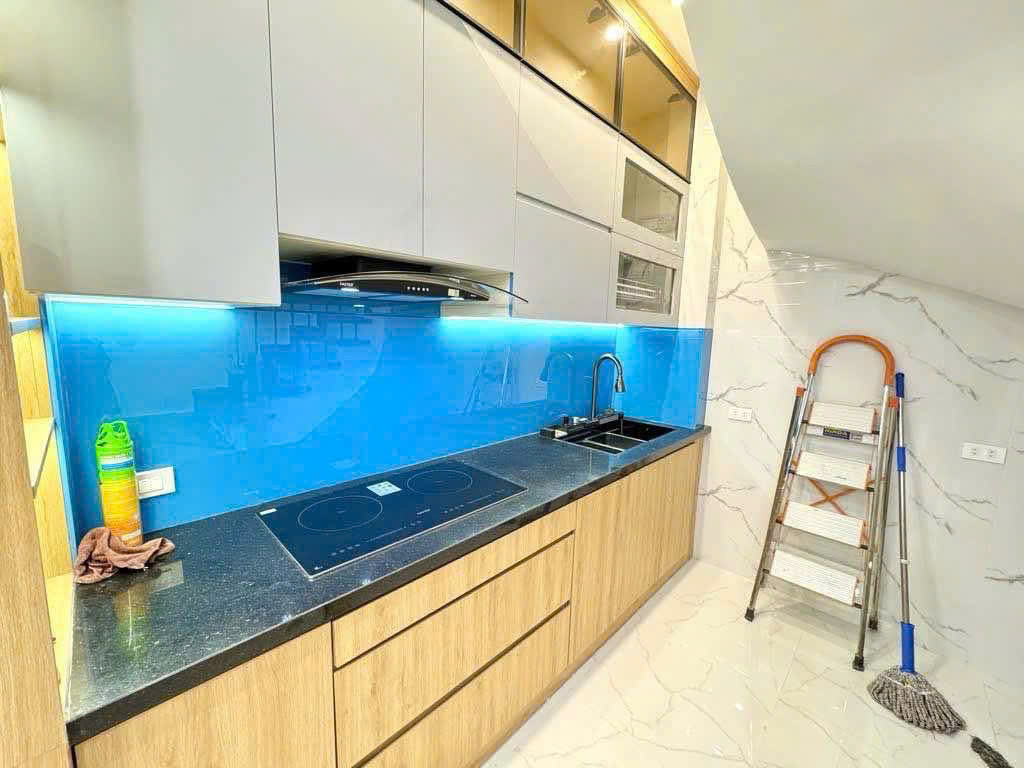 Cho thuê nhà ngõ 141 Giáp Nhị, 5 tầng x 23m2, 11 Triệu ô tô 50m2