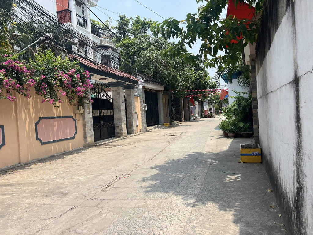 Hẻm Nguyễn Duy Trinh, cạnh Homyland,diên tích siêu đẹp 115m2 giá chỉ 7,9ty TL LH  0906227839 Mrs Vân