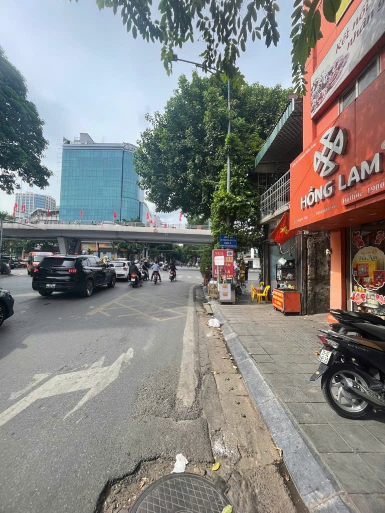 Bán Mặt Phố Bạch Mai 5 tầng 39m2, Mặt tiền Rộng - Kinh Doanh, Vỉa hè đá bóng. Giá Chỉ 18 tỷ