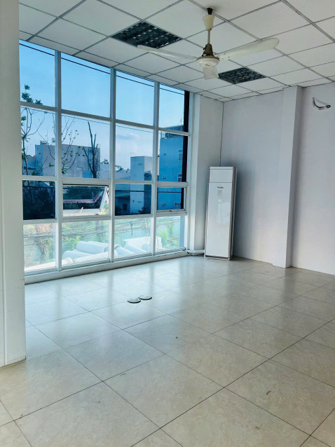 BDS HVL Cho thuê tòa nhà 12m mặt tiền đường lớn đường Hồ Bá Phấn, sát Metro và 3 trường học.