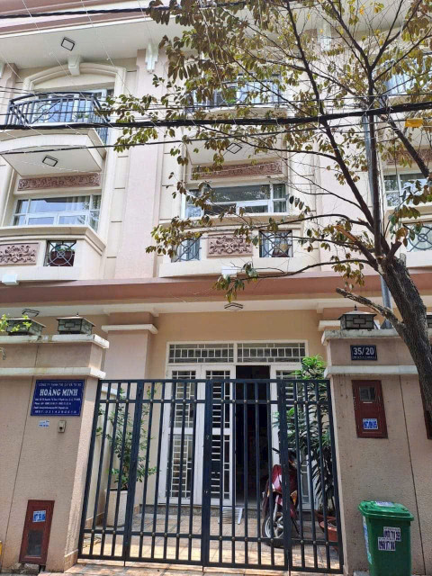 ✅ ✅ Cho thuê nhà khu Vĩnh Tân đường Nguyễn Thị Sáu phường Thạnh Lộc Q12👉gần trường cao đẳng điện lực 
👉 Đường xe hơi 🚗 tận cửa 
👉 DT 4x16m nhà 3 lầu 4pn 5wc phòng thờ 
👉 Nhà có nội thất 
❌️ Giá 11tr/th cọc 2 tháng