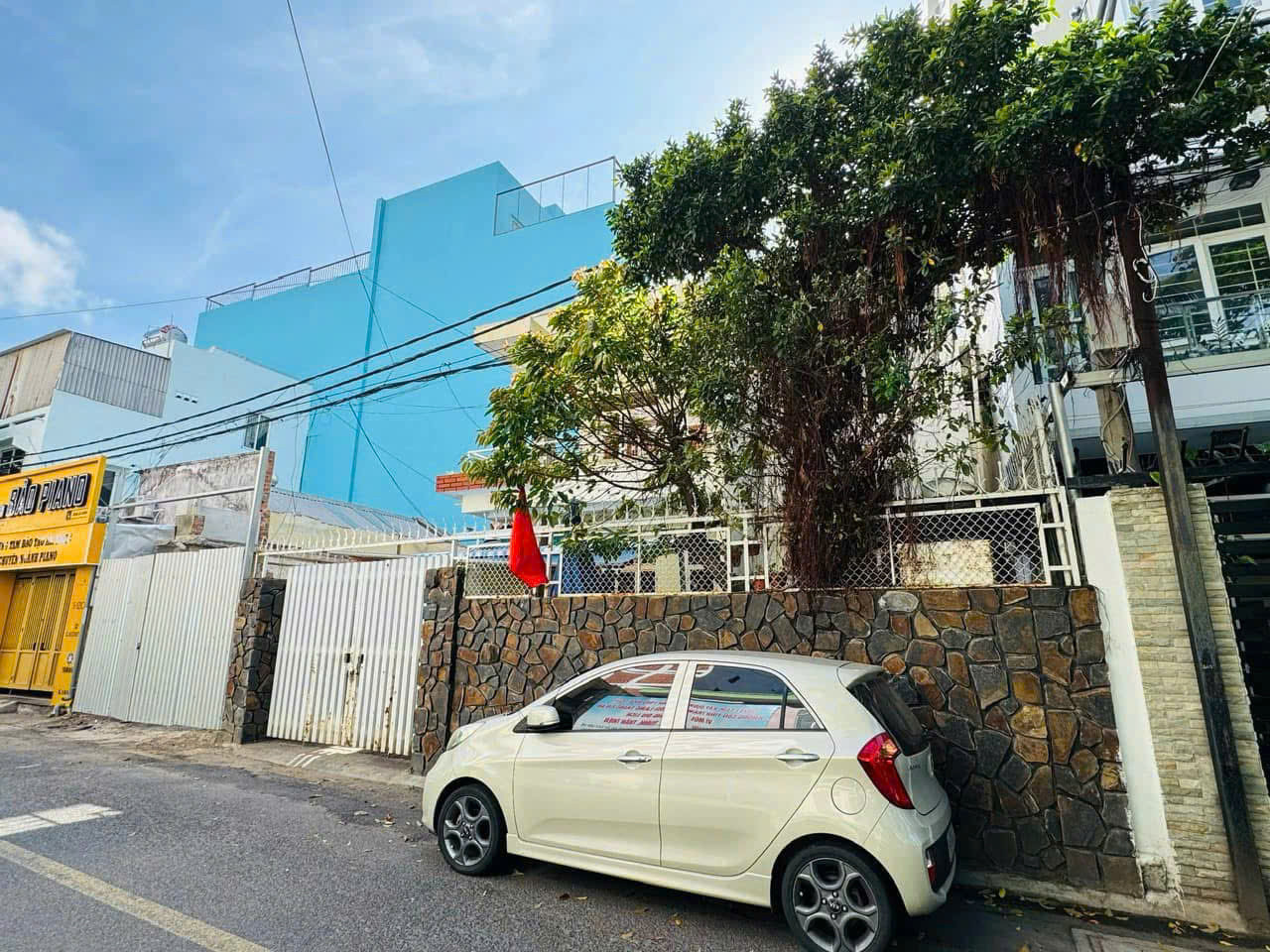 Bán Đất Mặt Tiền đường Hương Sơn - Phước Hoà  DT: 244,5m2 giá 23,2 tỷ lh e Hồng