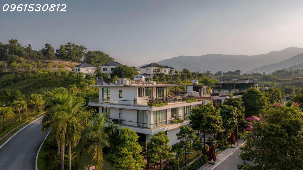 Gấp gấp chính chủ cần tiền bán căn biệt  thự góc 310 m2 view hồ đẹp nhất dự án 8,5 tỷ bao phí
