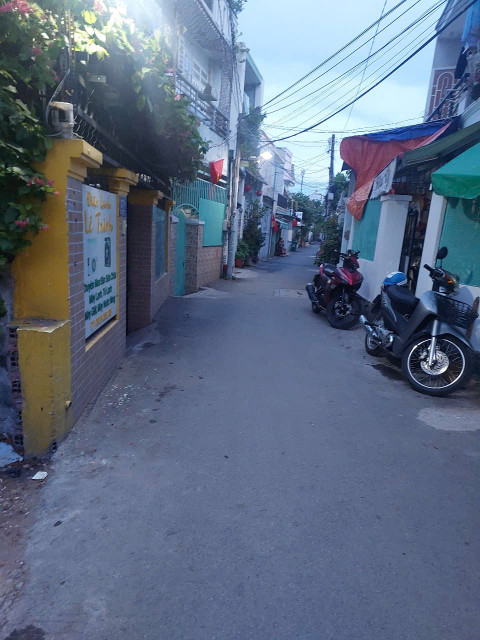 Bán đất mặt tiền đường 14 đường OTO,,Cách vài chục m ra Nguyễn Duy Trinh,Bình Trưng Tây,Thủ Đức LH 0906227839 Ms Vân