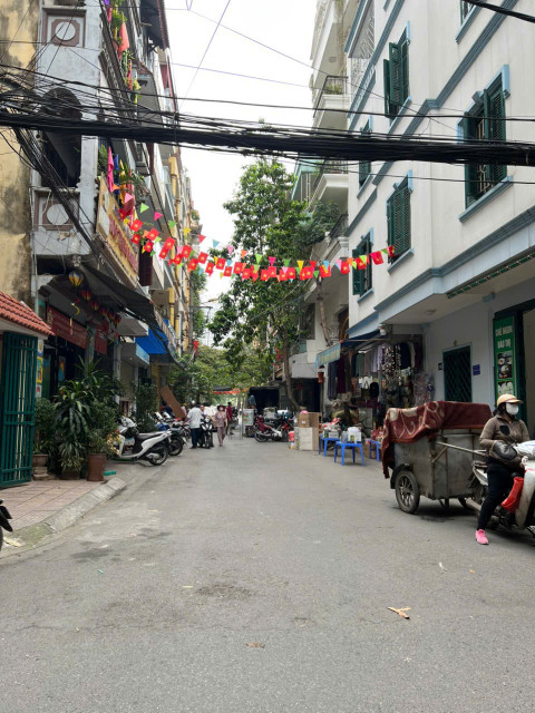 Bán nhà mặt ngõ lớn Khuất Duy Tiến, giá 15 tỷ hơn
