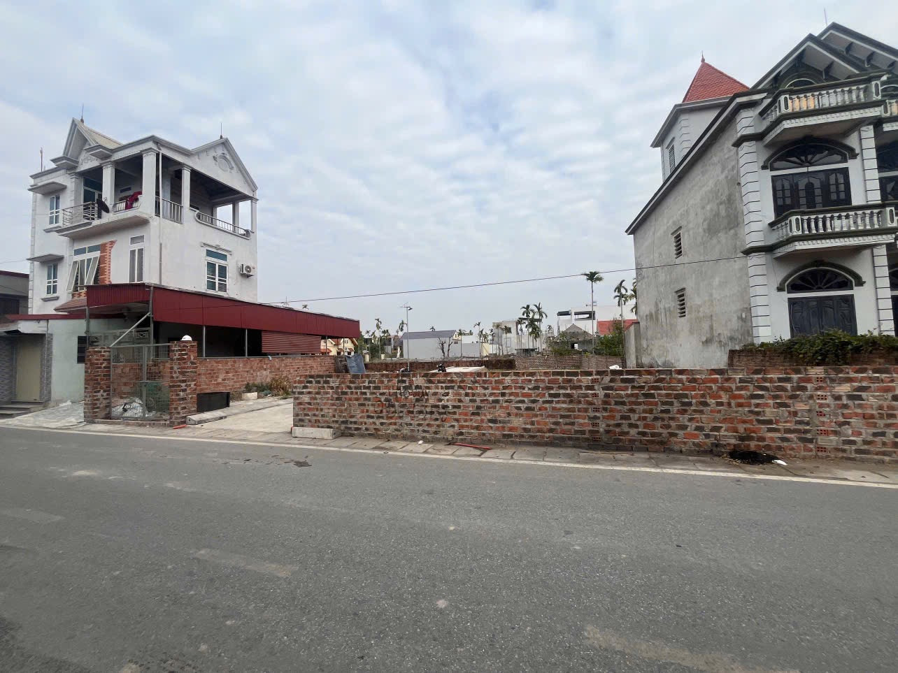 Lô đất ngay sát đường 203 Lâm Động , 57m . L/h: 076.231.9990 e Thuý