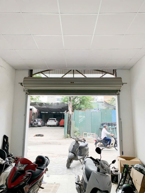 Cho thuê nhà ngõ 1151 Giải Phóng, 3 tầng, 4 ngủ, ô tô cont đỗ cửa