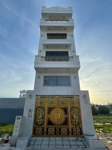 Bán nhà 4 lầu mới hoàn thiện giá 9.8 tỷ