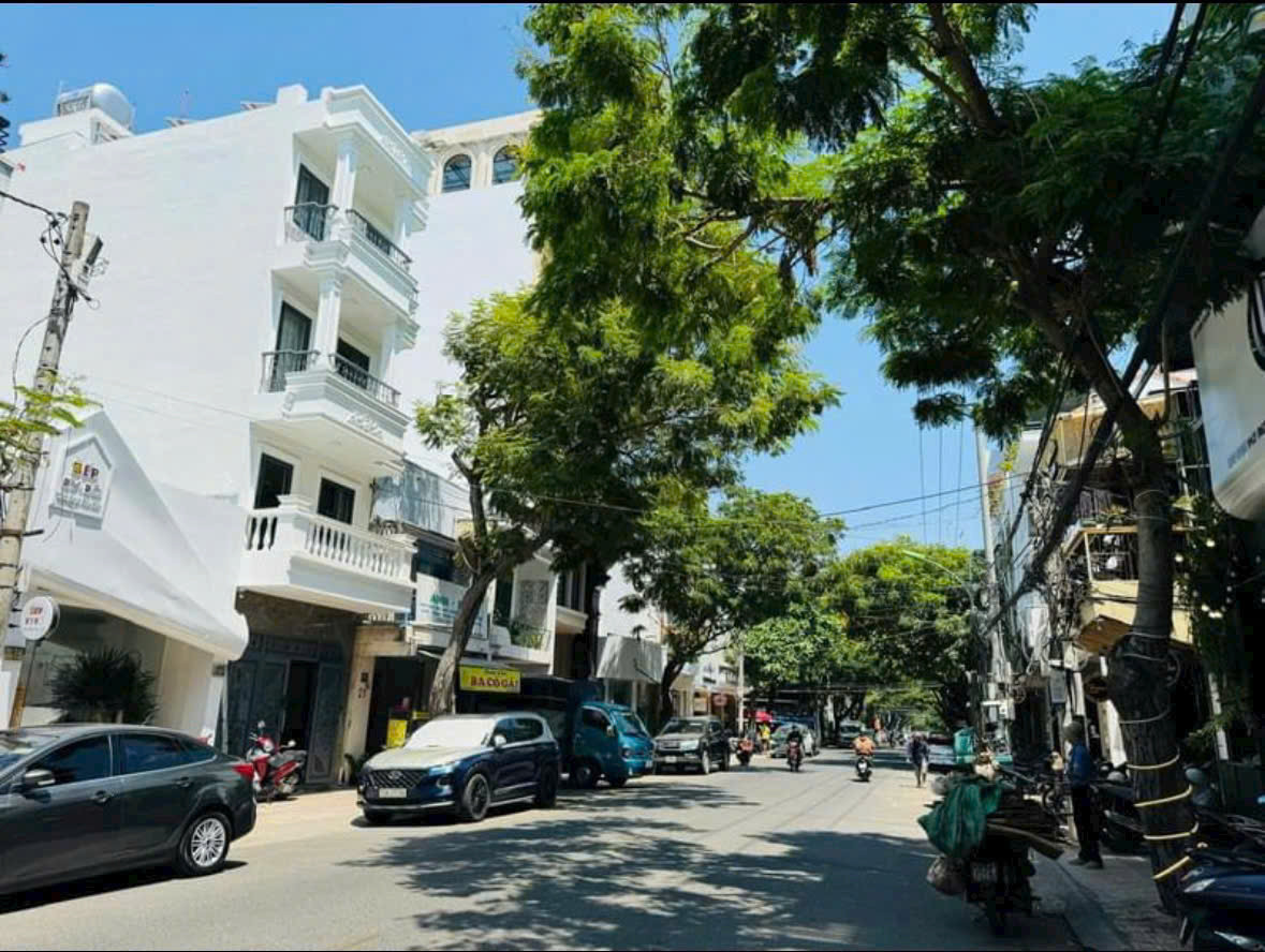 Cần bán nhà mặt tiền đường Hồng Bàng p Phước Tiến dt 133m2 bán: 22.3tỷ lh: Hồng
lh