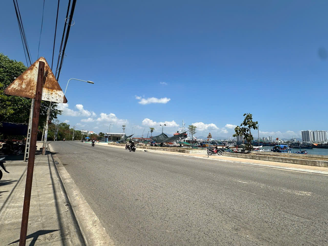 LÔ ĐẤT ĐẸP NẰM TRÊN ĐƯỜNG NGUYỄN VĂN LINH - HÒN RỚ - NHA TRANG