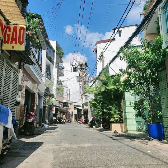 Bán nhà Hẻm nhựa 6m Phạm Văn Hai, gần chợ Phạm Văn Hai, 9x13m, 2 Tầng cũ, 14.9 tỷ.