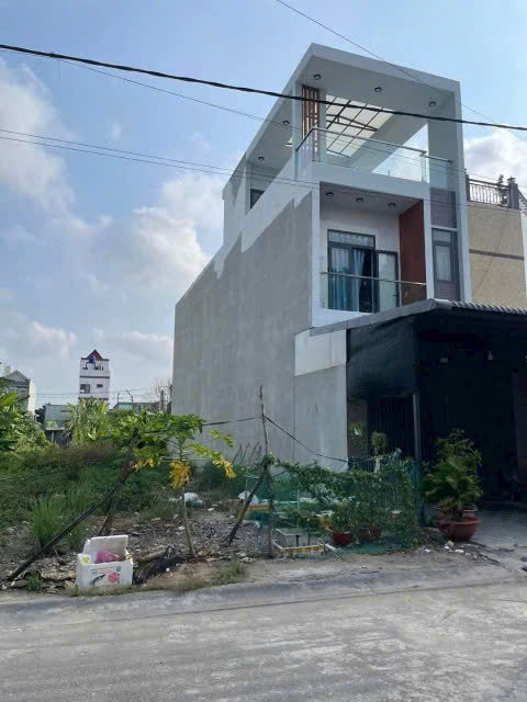 900TR SỞ HỮU NGAY MIẾNG ĐẤT 85M2 FULL THỔ CƯ SAU LƯNG CHỢ BÌNH CHÁNH .