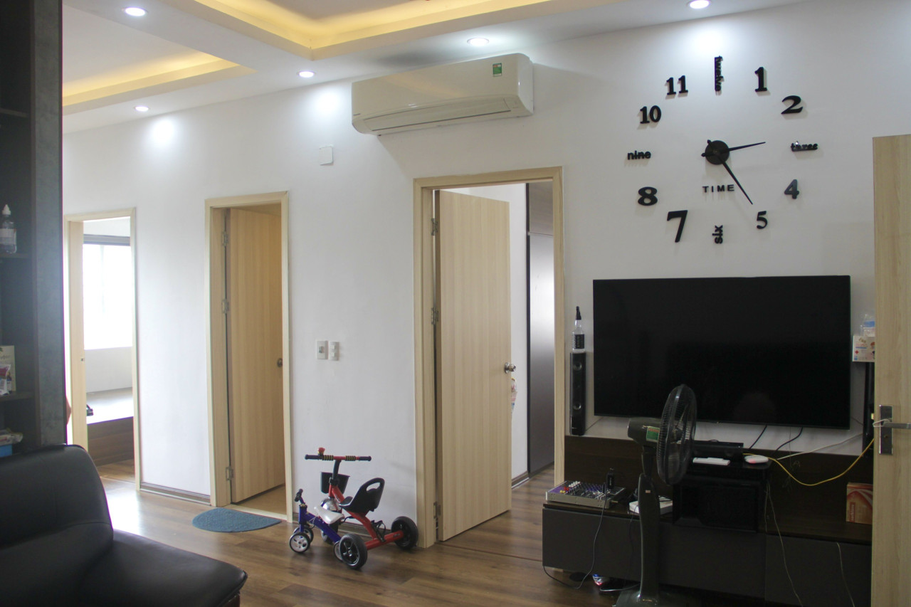 Chính chủ cho thuê căn góc 1606- HH03E B2.1- 6 tòa mới khu đô thị Thanh Hà , Phú Lương, Hà đông, hà Nội. DT 80m2 với đầy đủ tiện nghi 3 điều hòa, sofa, 2 gường 2 tủ mấy giặt tủ lạnh, nóng lạnh...., wiew hồ sen thoáng mát, quý khách chỉ việc sách va ly đến