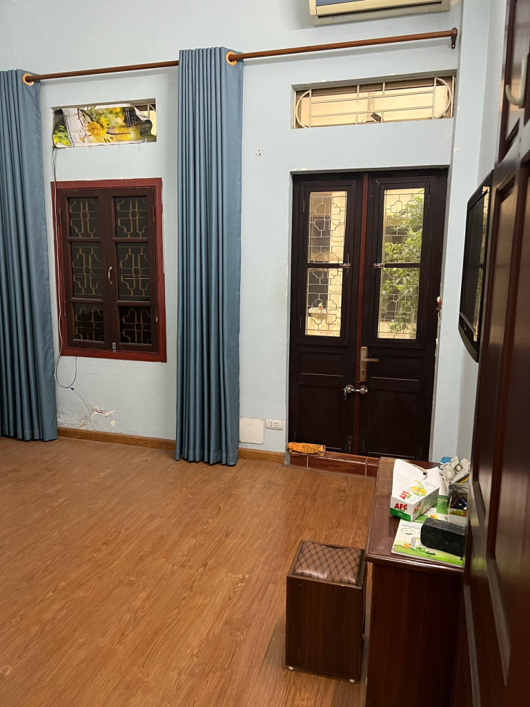 Cho thuê nhà ngõ ô tô Vũ Hữu, 3 tầng x 70m2, 4 ngủ, 15 Triệu, ở nhóm 8 người, VP c.ty