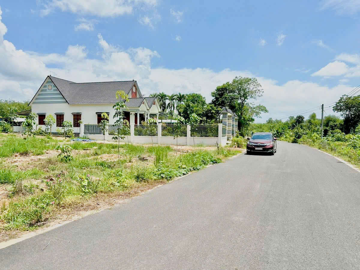 ĐẤT NHÀ BÁN NHANH 630M2 THỔ CƯ. GIÁ 240TR/SỔ GẦN CHỢ, TRƯỜNG HỌC DÂN ĐÔNG