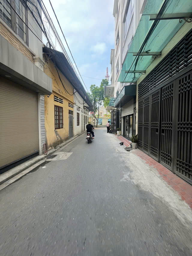 NHÀ ĐẸP LÔ GÓC NGÕ THÔNG Bát Khối 72m2,X 6 tầng, mặt tiền 4.5m, 6.9 tỷ Long Biên.