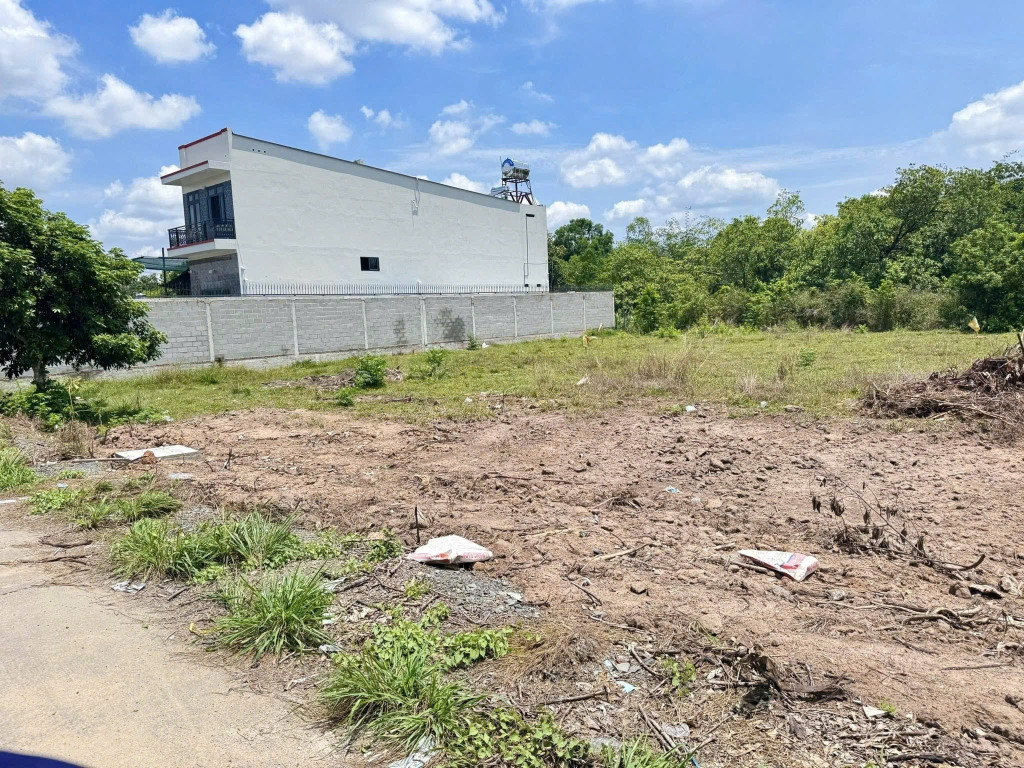 Bán đất 1012.7m² giá 190 triệu đường 18m ngay kcn Minh Tâm
