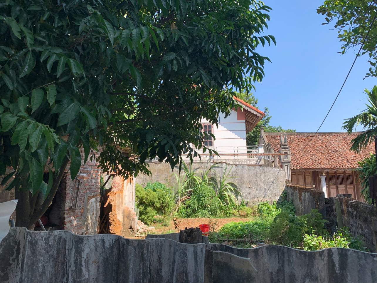 cc cần bán tông DT 80m đất full thổ cư bám QL6  giá hơn tỷ