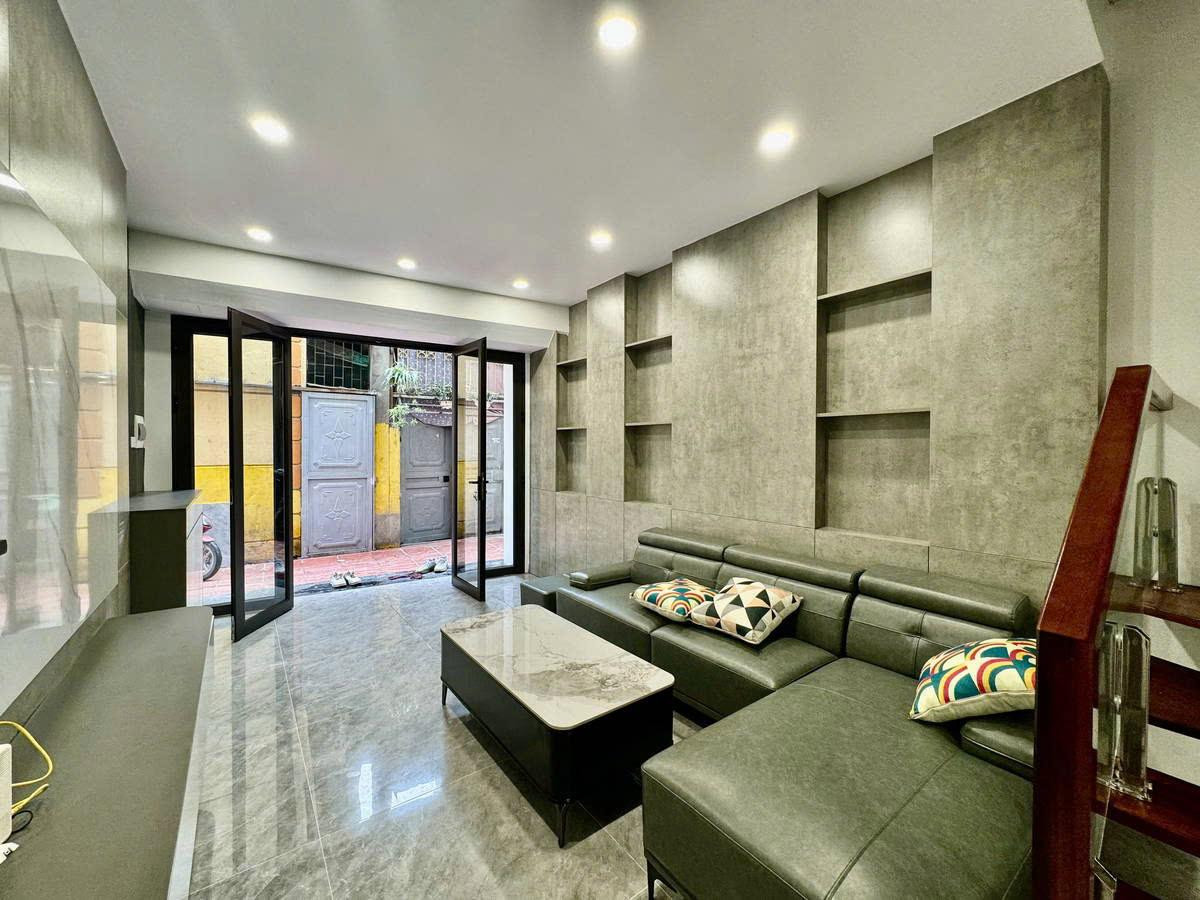 DÂN XÂY Phố Trạm mới tinh,diện tích 52m,6 tầng,thang máy,gần phố,ô tô đỗ cổng,nhỉnh 10 tỷ