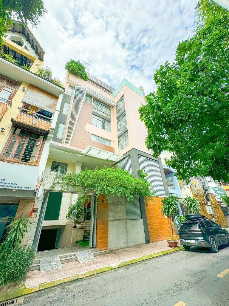 BIỆT THỰ 7 TẦNG 200M2 NGANG 12.5 – HẦM, HỒ BƠI – NGAY NHÀ GA T3 – CHỈ 69 TỶ TL