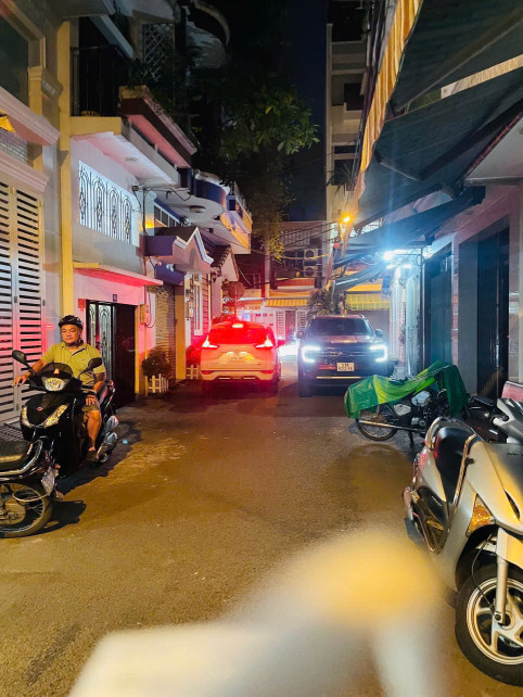 MẶT TIỀN ĐƯỜNG SỐ KHÁNH HỘI 

 XE HƠI TRƯỚC NHÀ 
CÓ 5 TỶ