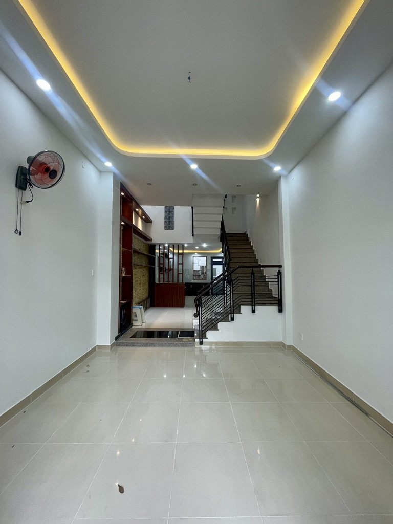 Tân Phú 4,2x18. 76m², 3Lầu. SHR, 7Tỷ6 . Thương Lượng