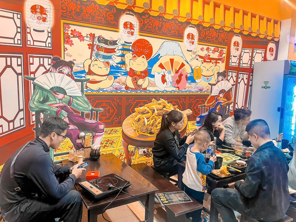 SANG NHƯỢNG QUÁN CHÂN GÀ CHIÊN MẮM .