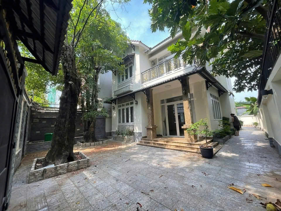 BDS  HVL NGỢP BÁN ! BT Thảo Điền Q2  DT: 12x27 CN 333m2 Giá Giảm về 56Ty