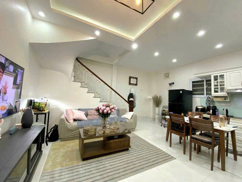 (BÁN NHÀ KHU VỰC NGUYỄN VĂN CỪ - LONG BIÊN - NHÀ THOÁNG SÁNG - CÁCH Ô TÔ ĐỖ 10M,NHÀ DÂN XÂY ĐẸP)