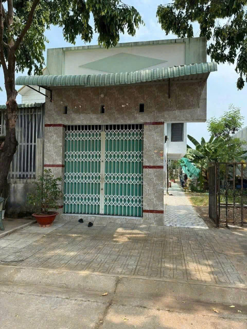 CHỦ KÝ GỬI BÁN GẤP DÃY TRỌ 5 PHÒNG Ở ĐỐI DIỆN CHỢ BÌNH CHÁNH , 1 TỶ 550 , SHR .