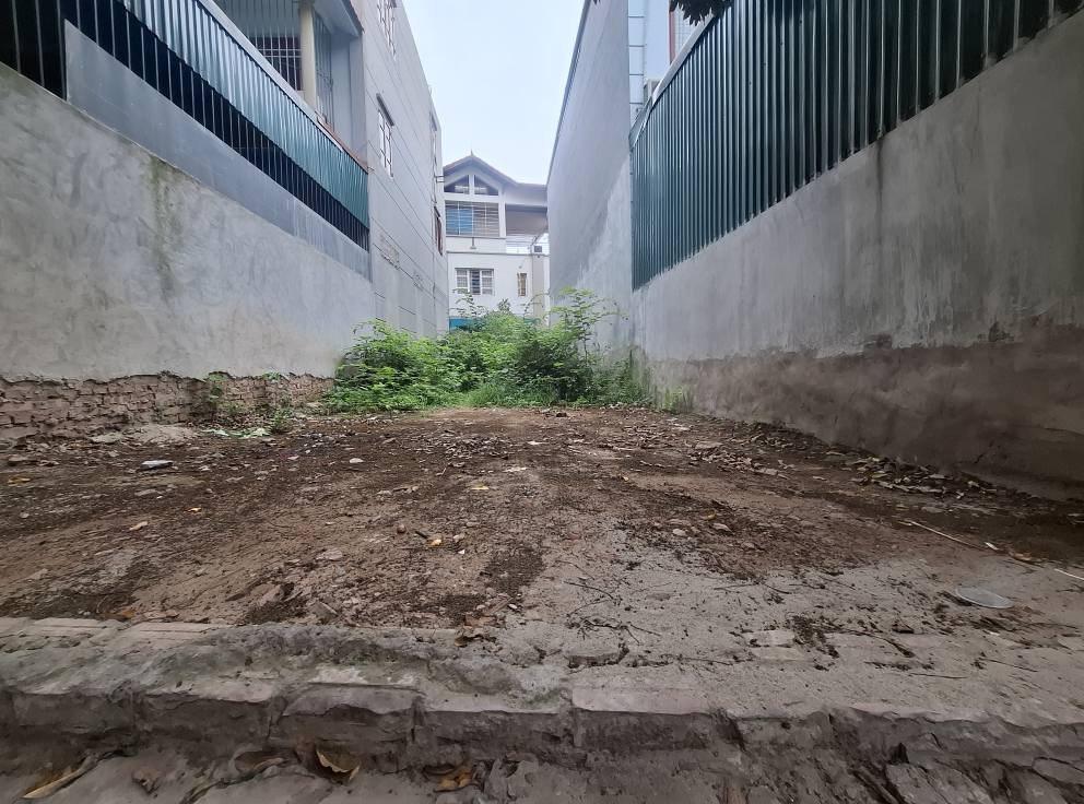 112tr.m đất Ngọc Thụy trong đê oto vào nhà, ngõ thông. LH 0936123469